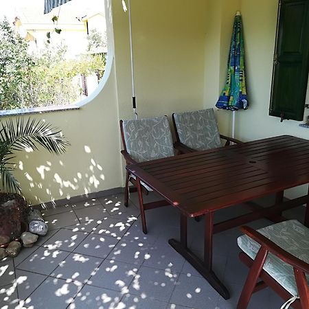 Apartment Matea - 20M From The Beach Cesarica Exterior foto