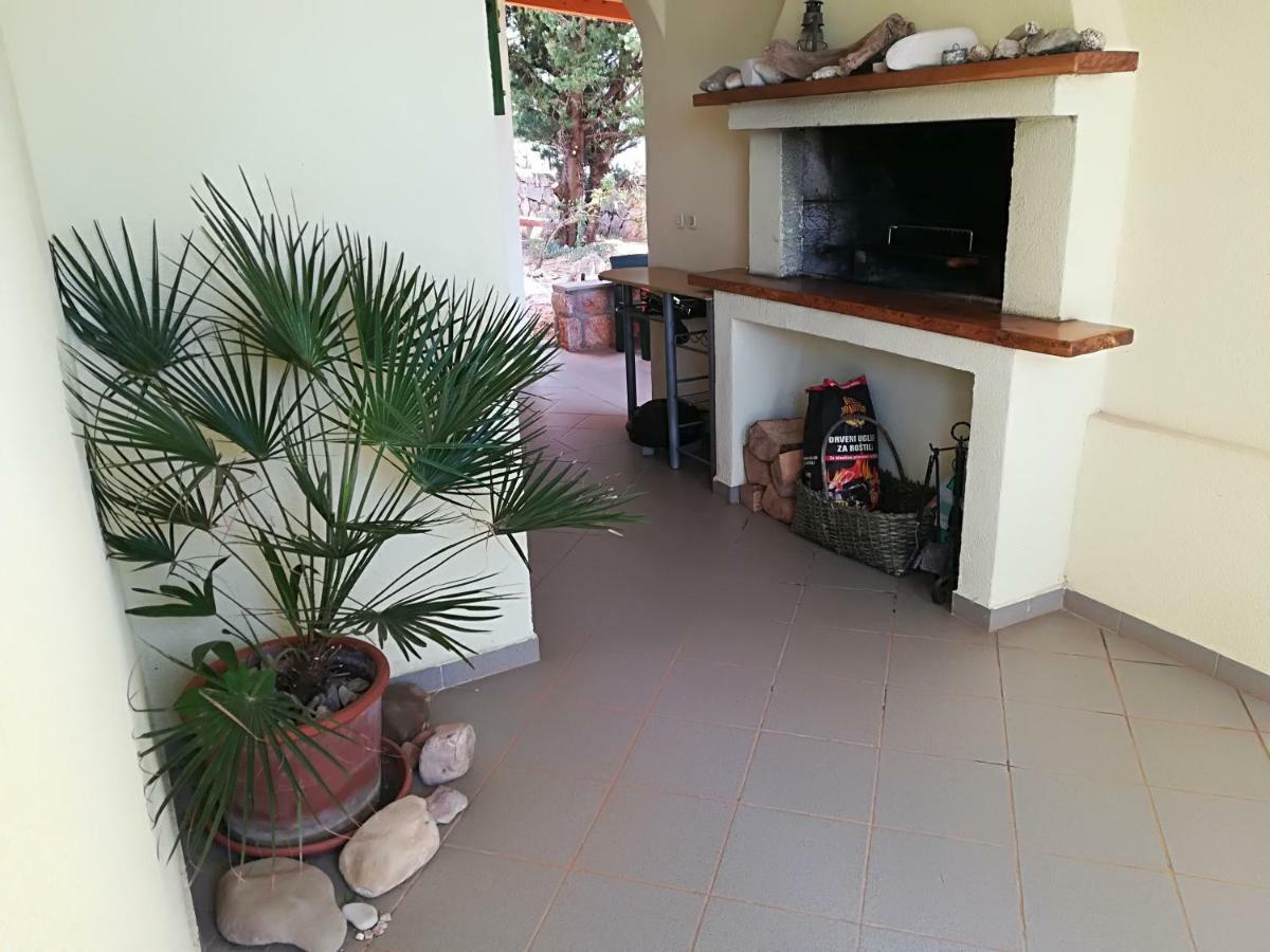 Apartment Matea - 20M From The Beach Cesarica Exterior foto